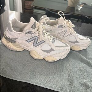 NEW New Balance 9060 sea salt moonbeam women’s size 9 men’s 7.5.